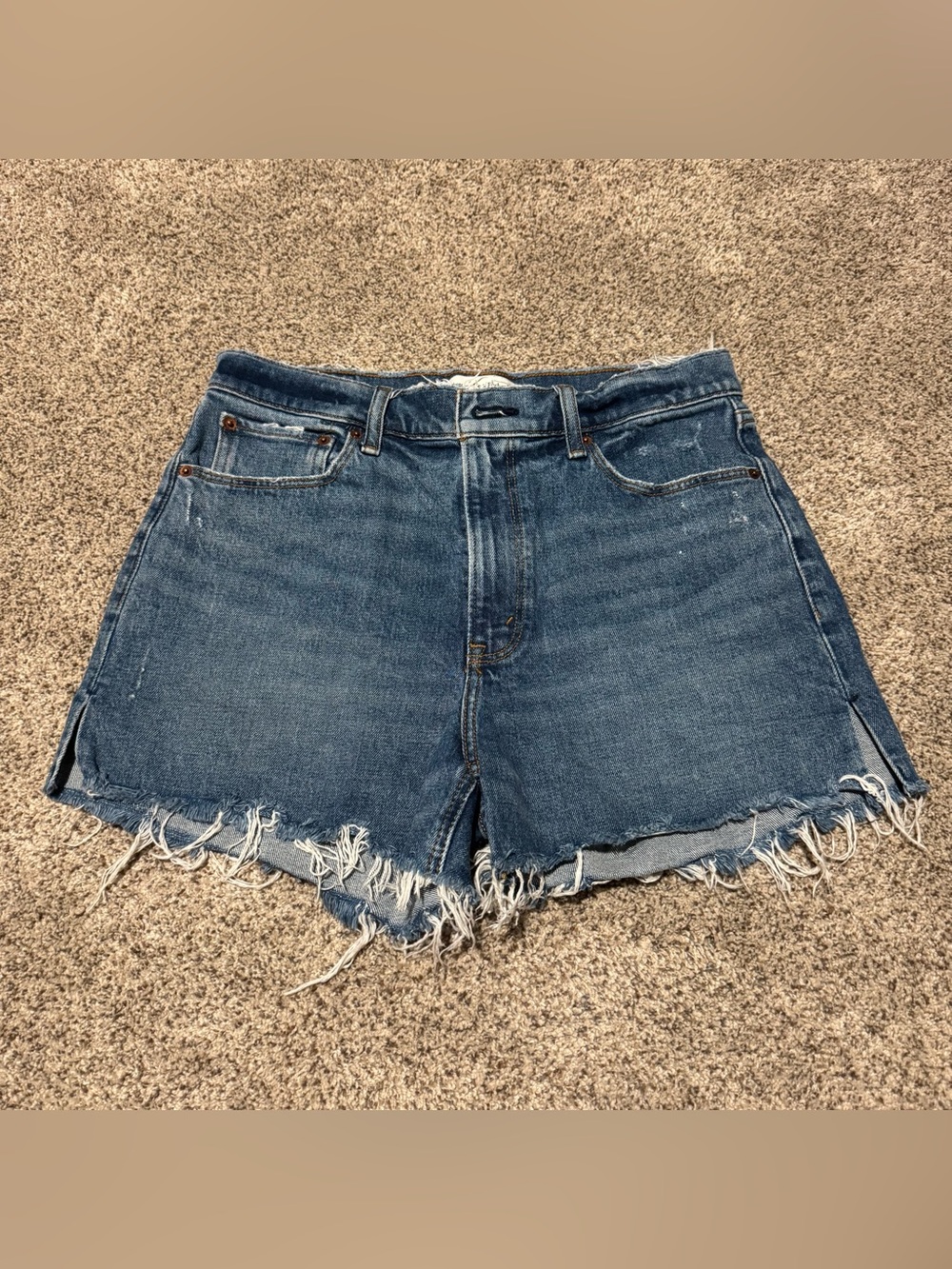 A&F 4” Mom Short High Rise